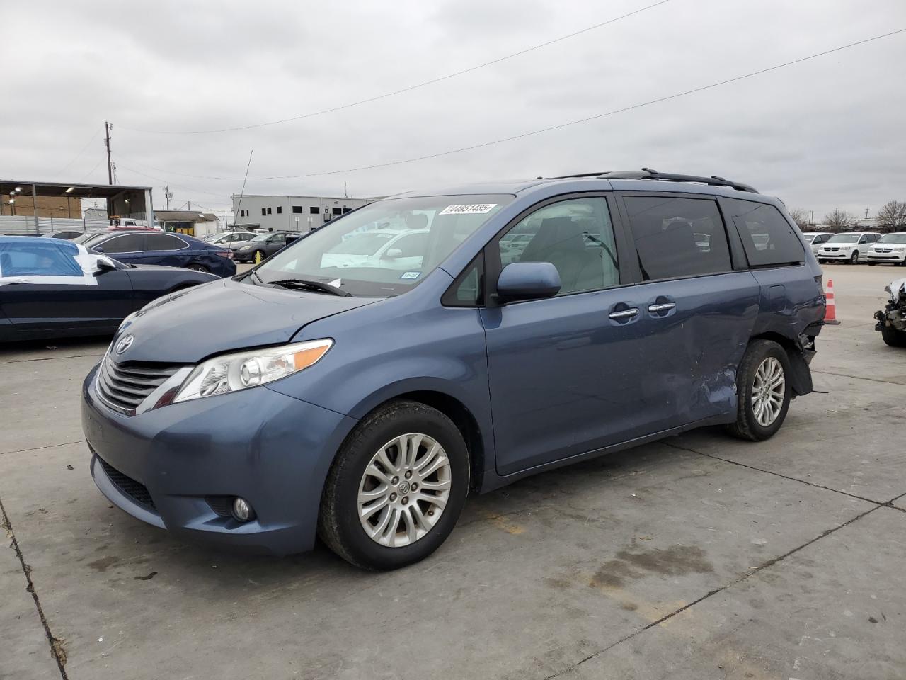 TOYOTA SIENNA 2015