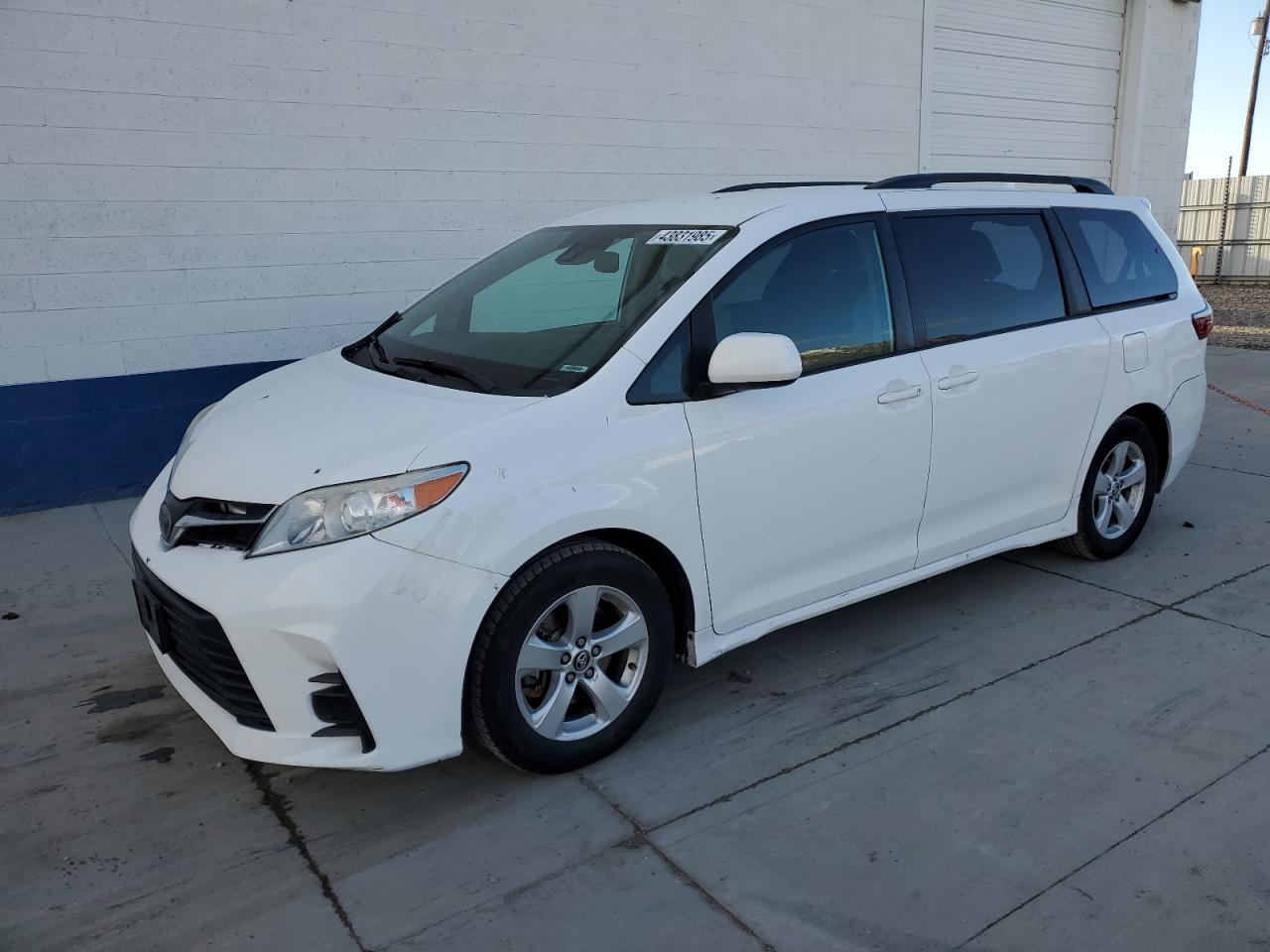 TOYOTA SIENNA LE 2019