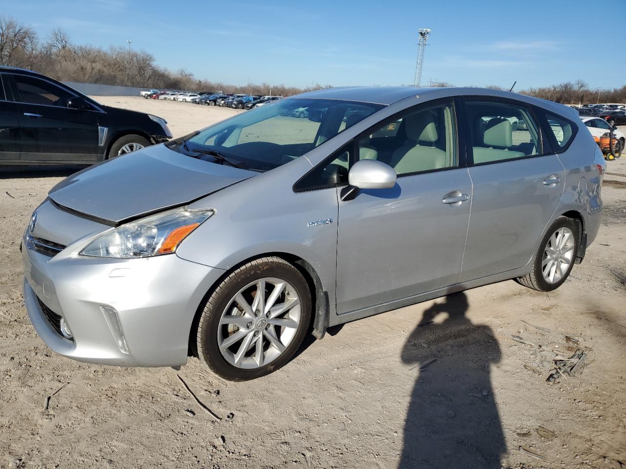 TOYOTA PRIUS V 2013