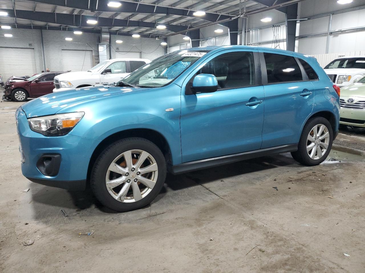 MITSUBISHI OUTLANDER 2014