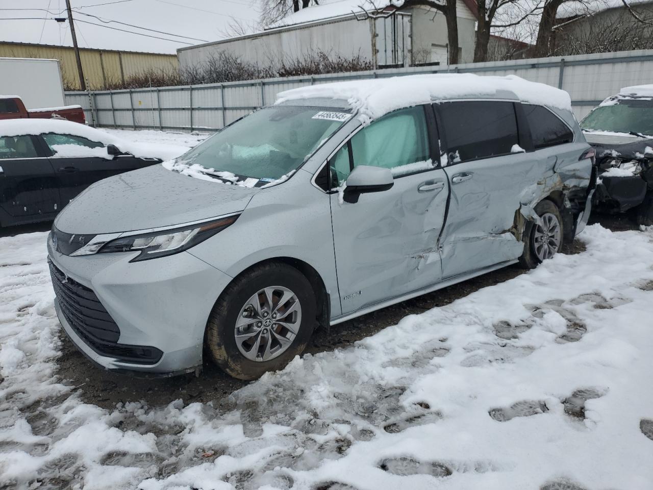 TOYOTA SIENNA LE 2021