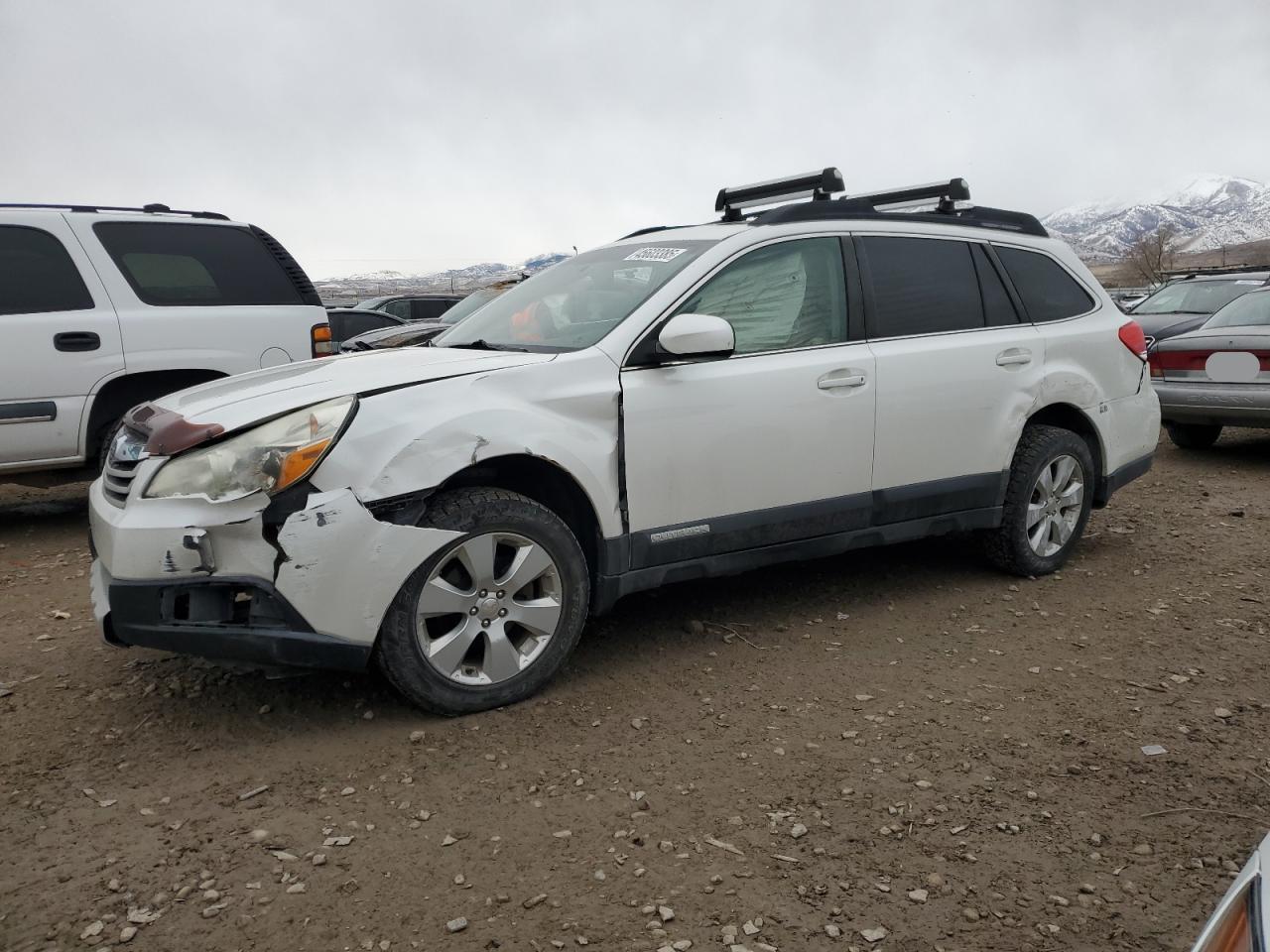 SUBARU OUTBACK 2. 2011