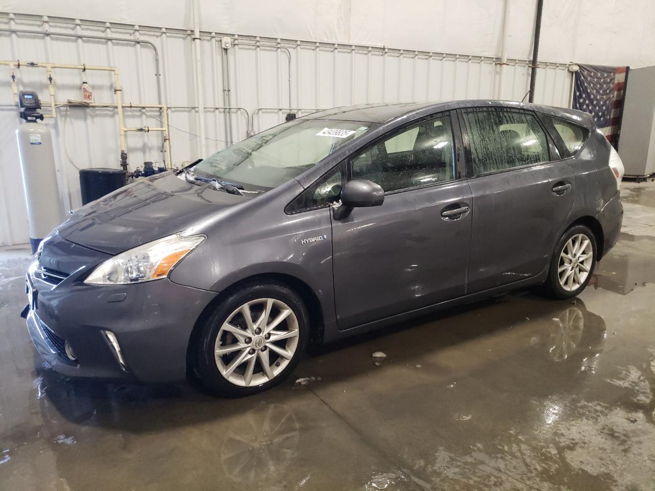 TOYOTA PRIUS V 2013