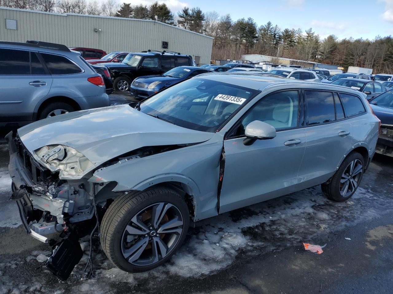 VOLVO V60 CROSS 2024