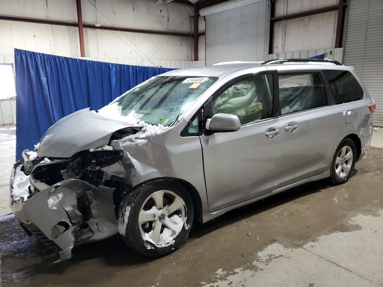 TOYOTA SIENNA LE 2018