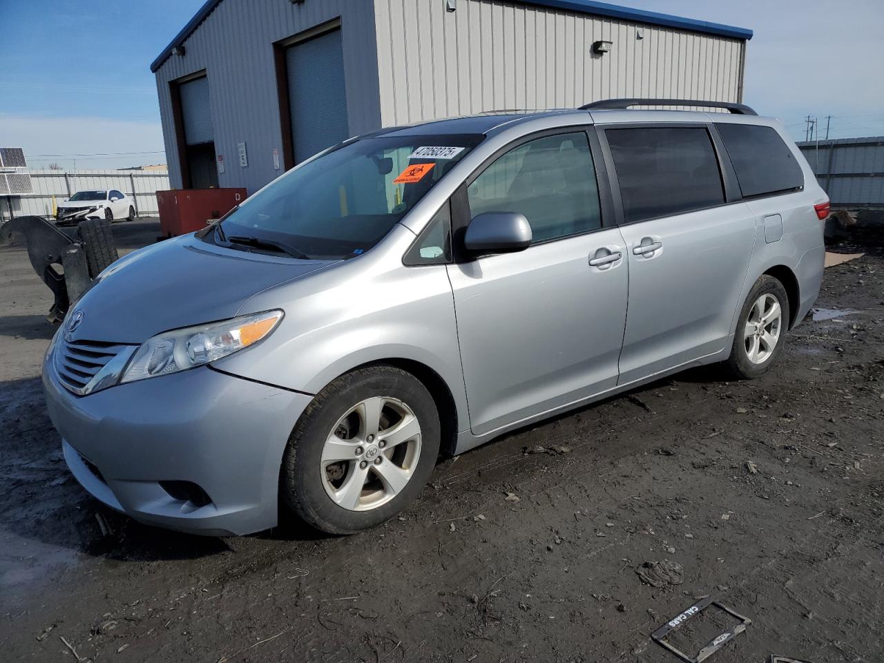 TOYOTA SIENNA LE 2015