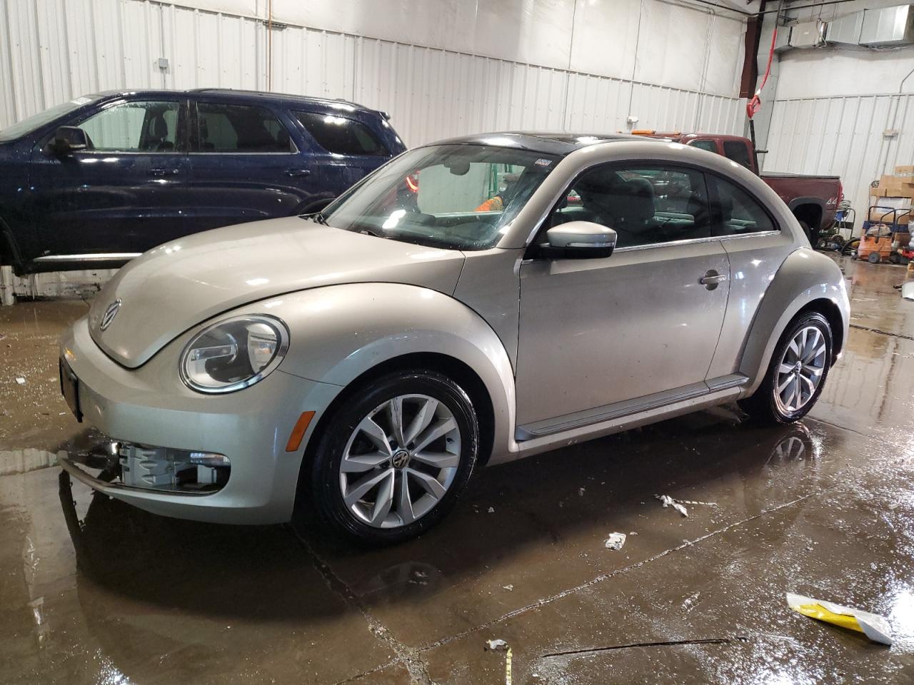 VOLKSWAGEN BEETLE 2013
