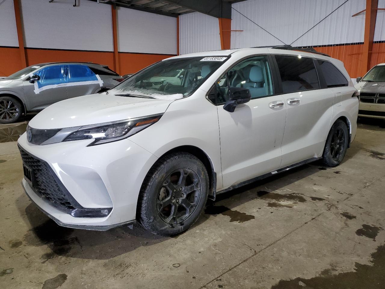TOYOTA SIENNA LE 2024