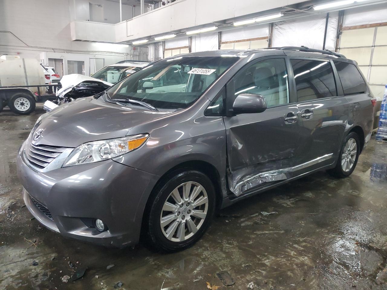 TOYOTA SIENNA XLE 2017