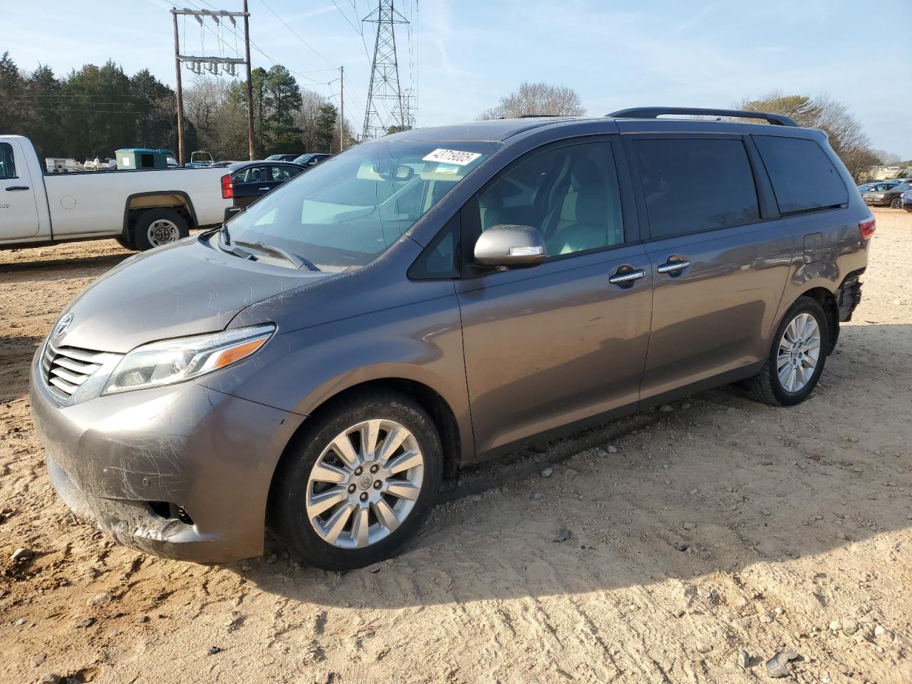 TOYOTA SIENNA XLE 2016