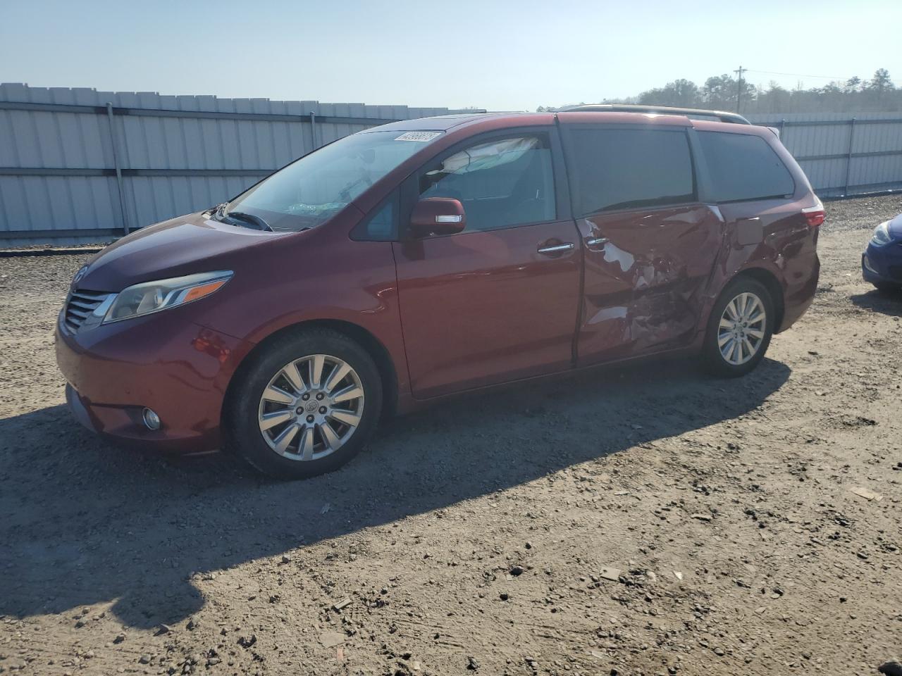 TOYOTA SIENNA XLE 2017