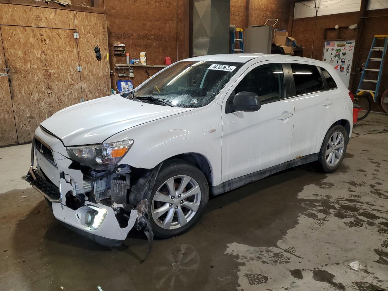 MITSUBISHI OUTLANDER 2015