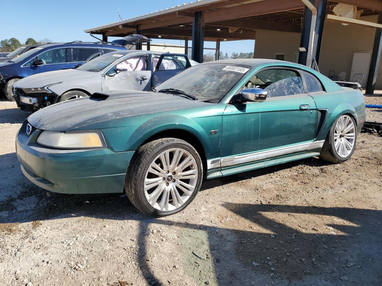 FORD MUSTANG 2000