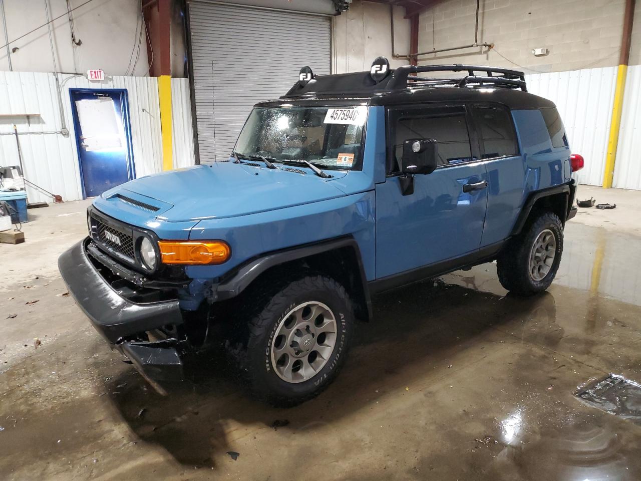 TOYOTA FJ CRUISER 2011