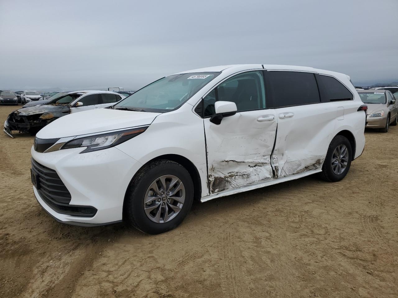 TOYOTA SIENNA LE 2022
