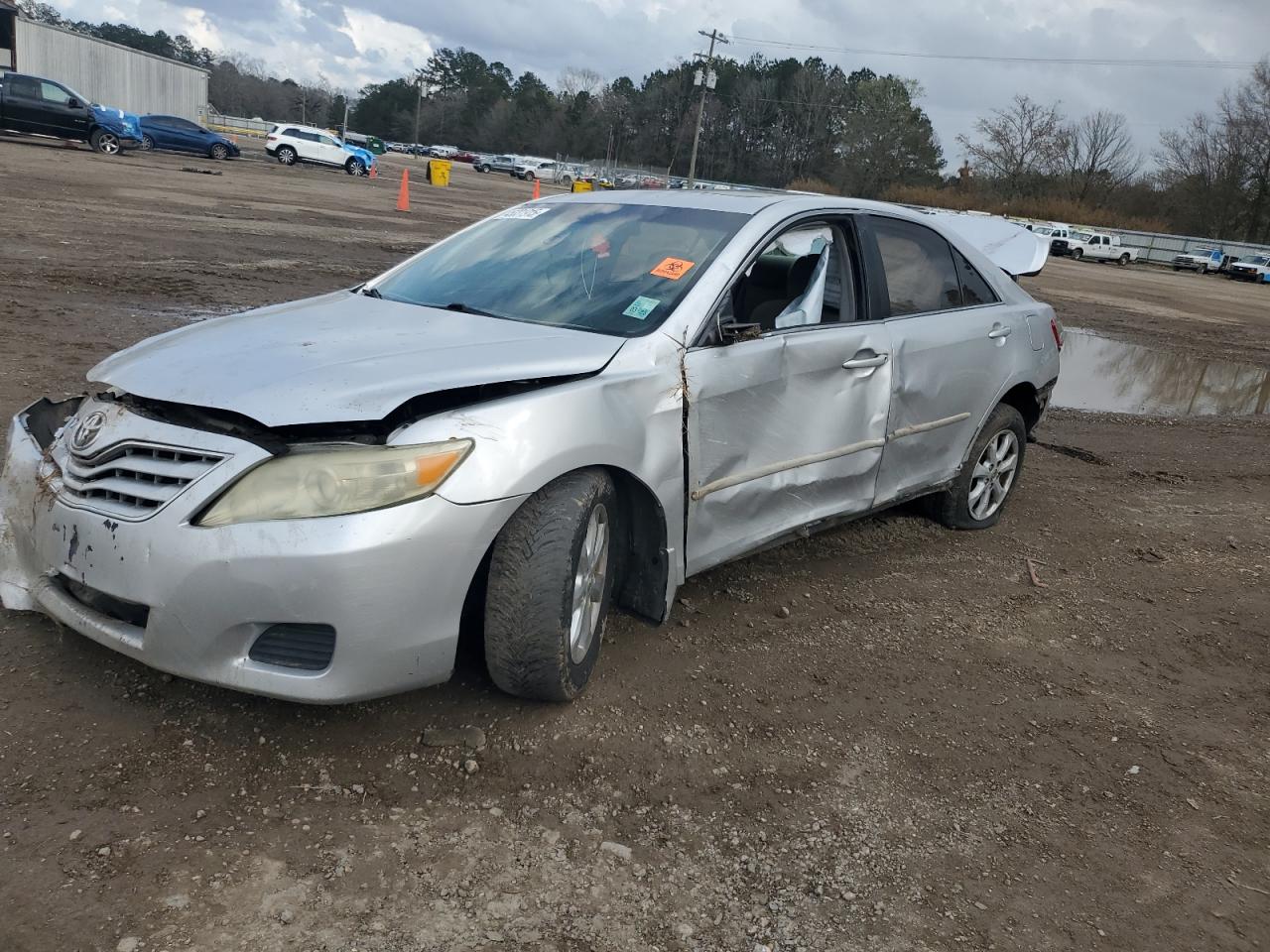 TOYOTA CAMRY BASE 2011
