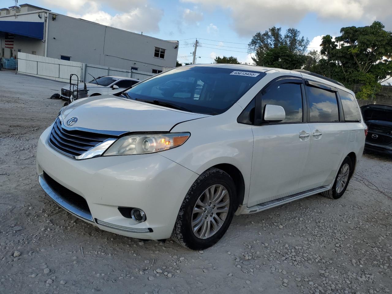 TOYOTA SIENNA XLE 2017