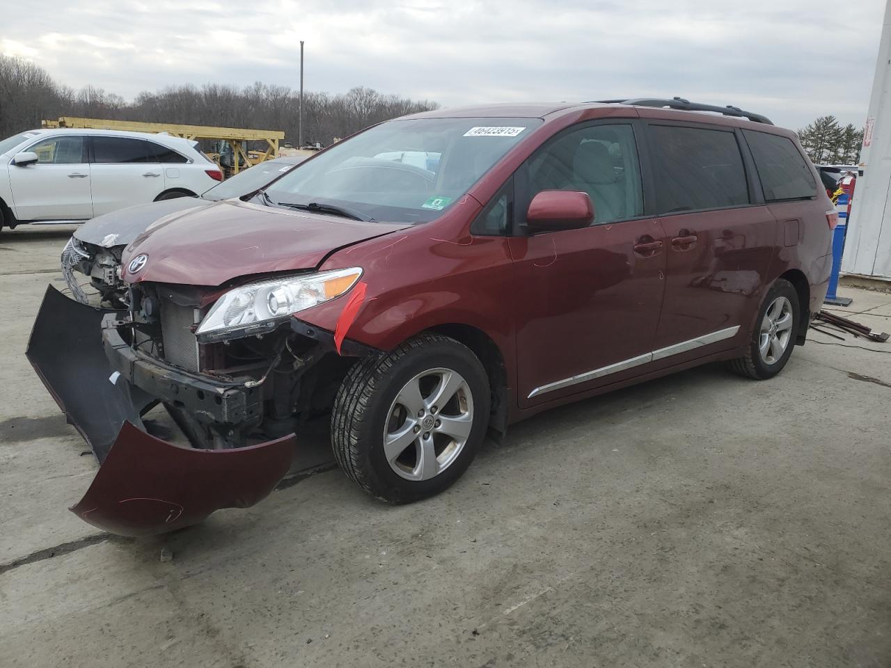 TOYOTA SIENNA LE 2016
