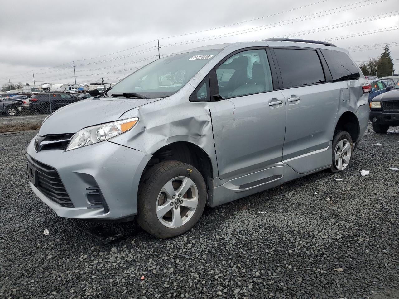 TOYOTA SIENNA LE 2020