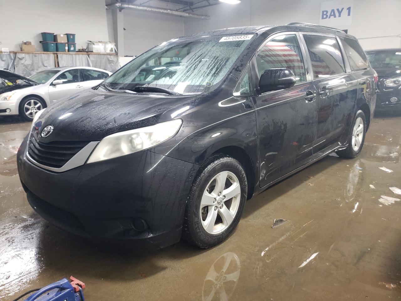 TOYOTA SIENNA LE 2017