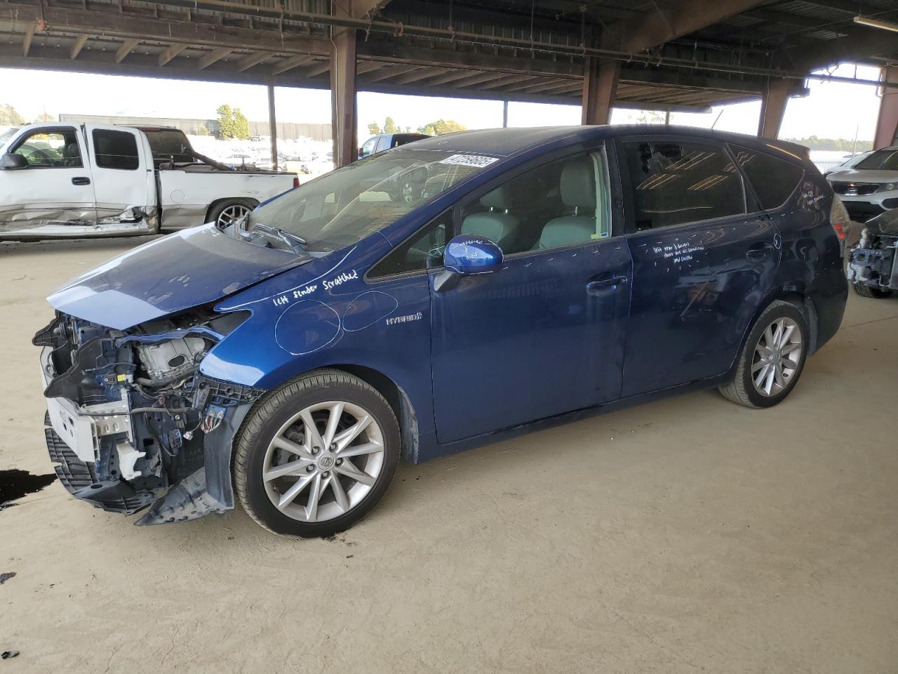 TOYOTA PRIUS V 2014