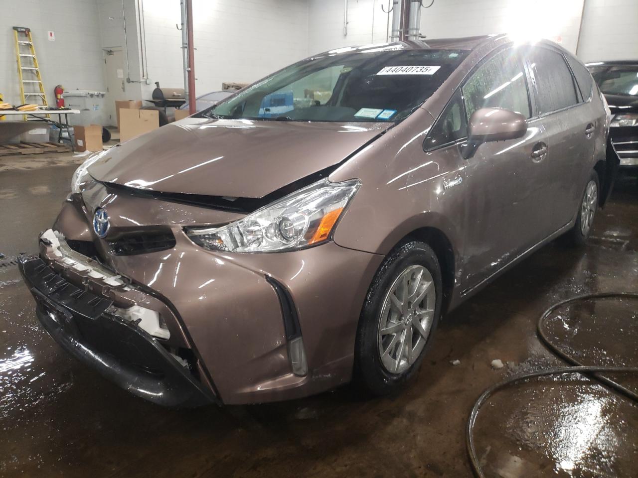 TOYOTA PRIUS V 2017