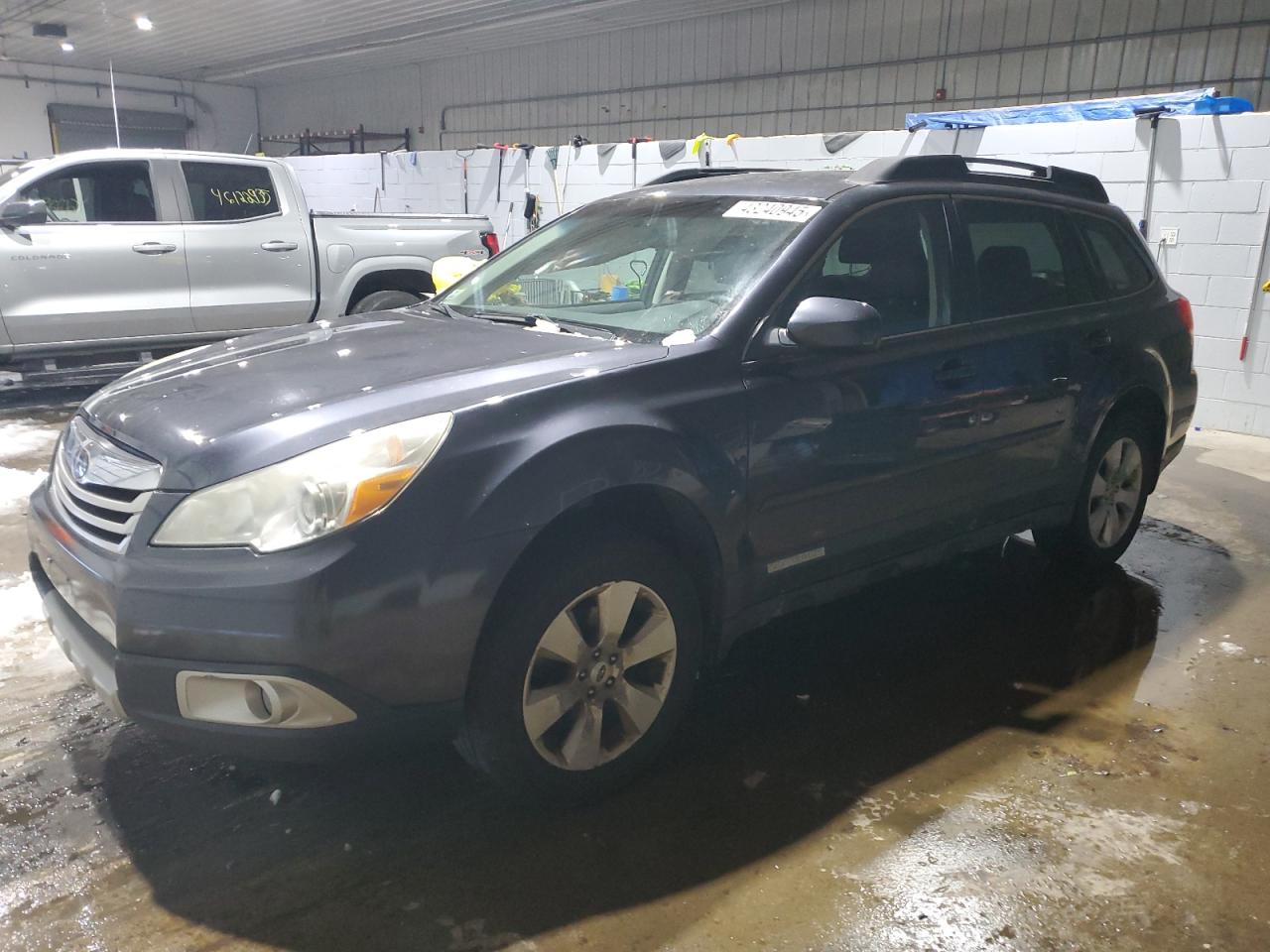SUBARU OUTBACK 2. 2012