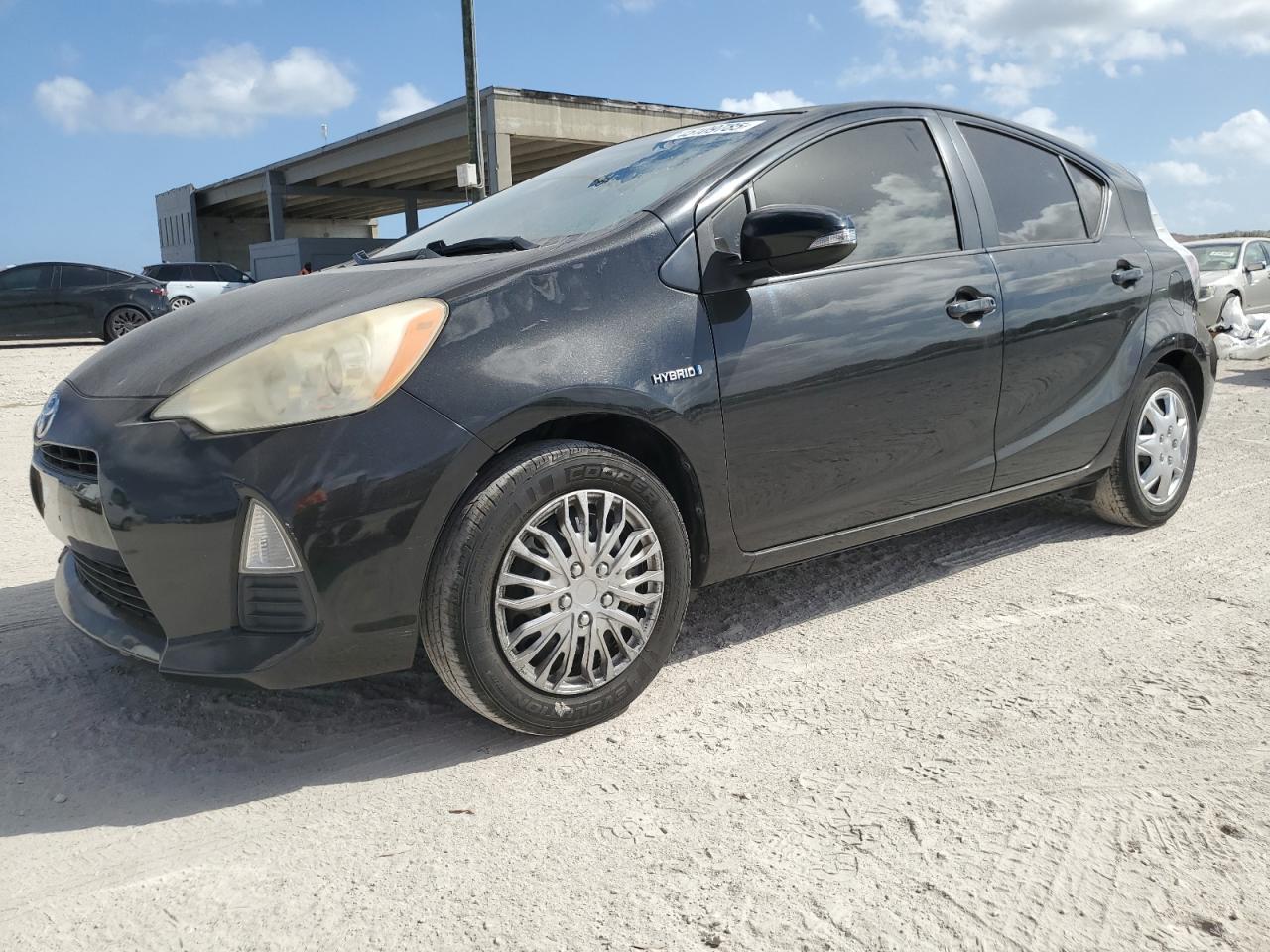 TOYOTA PRIUS C 2013