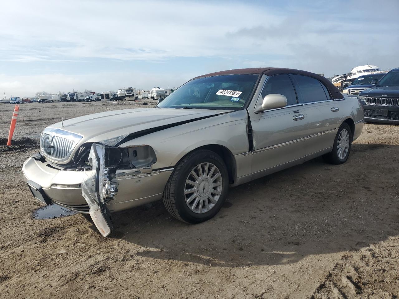 LINCOLN TOWN CAR S 2005