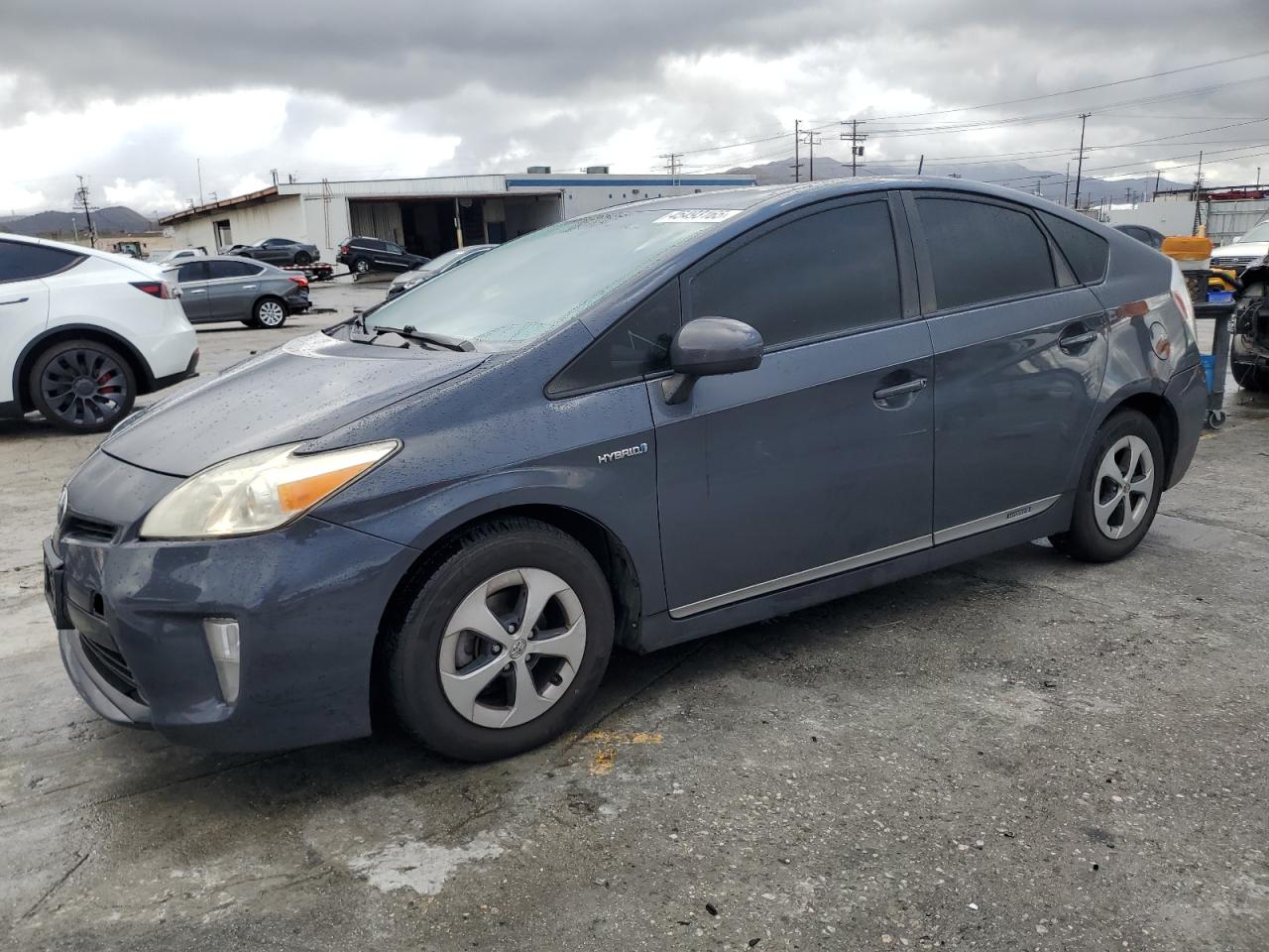 TOYOTA PRIUS 2013