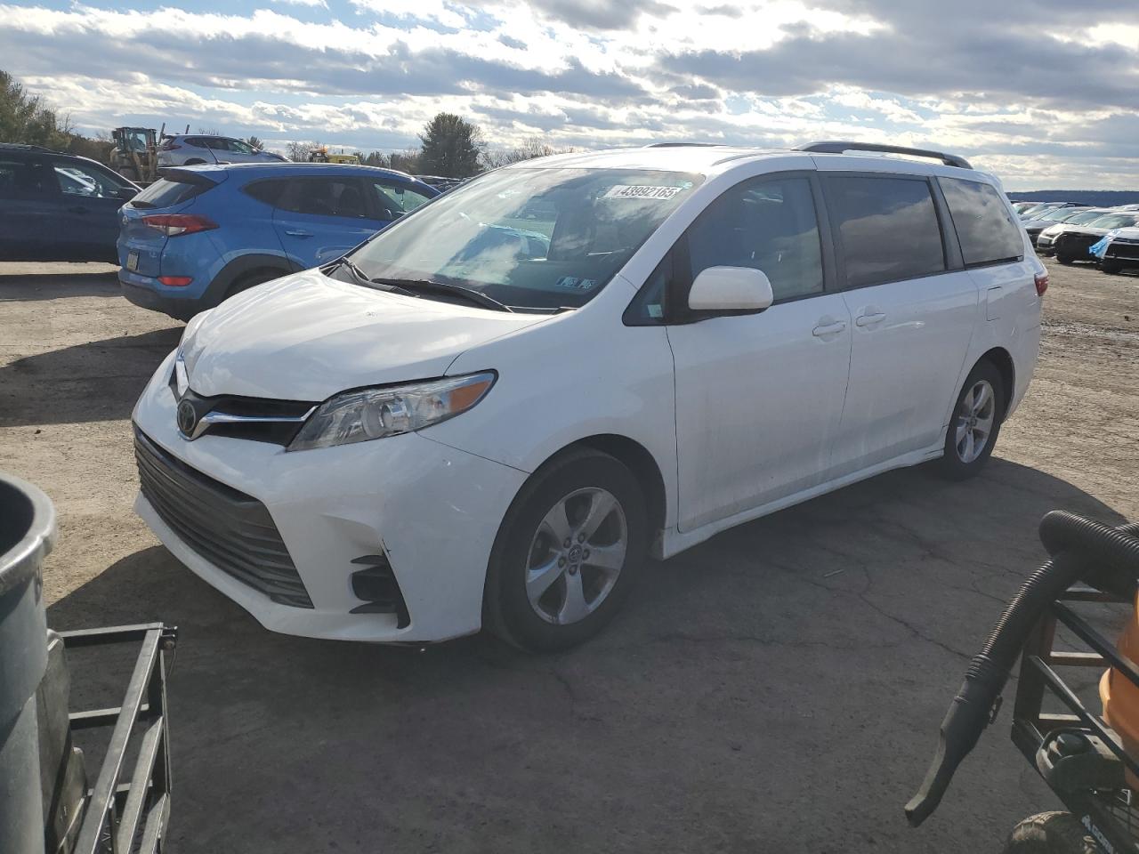 TOYOTA SIENNA LE 2018