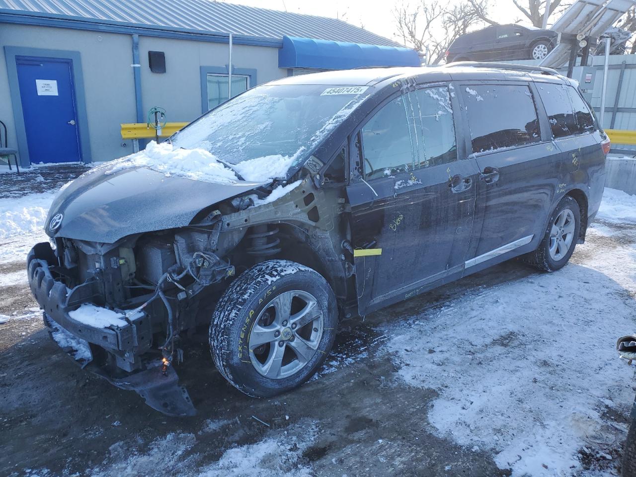 TOYOTA SIENNA LE 2015