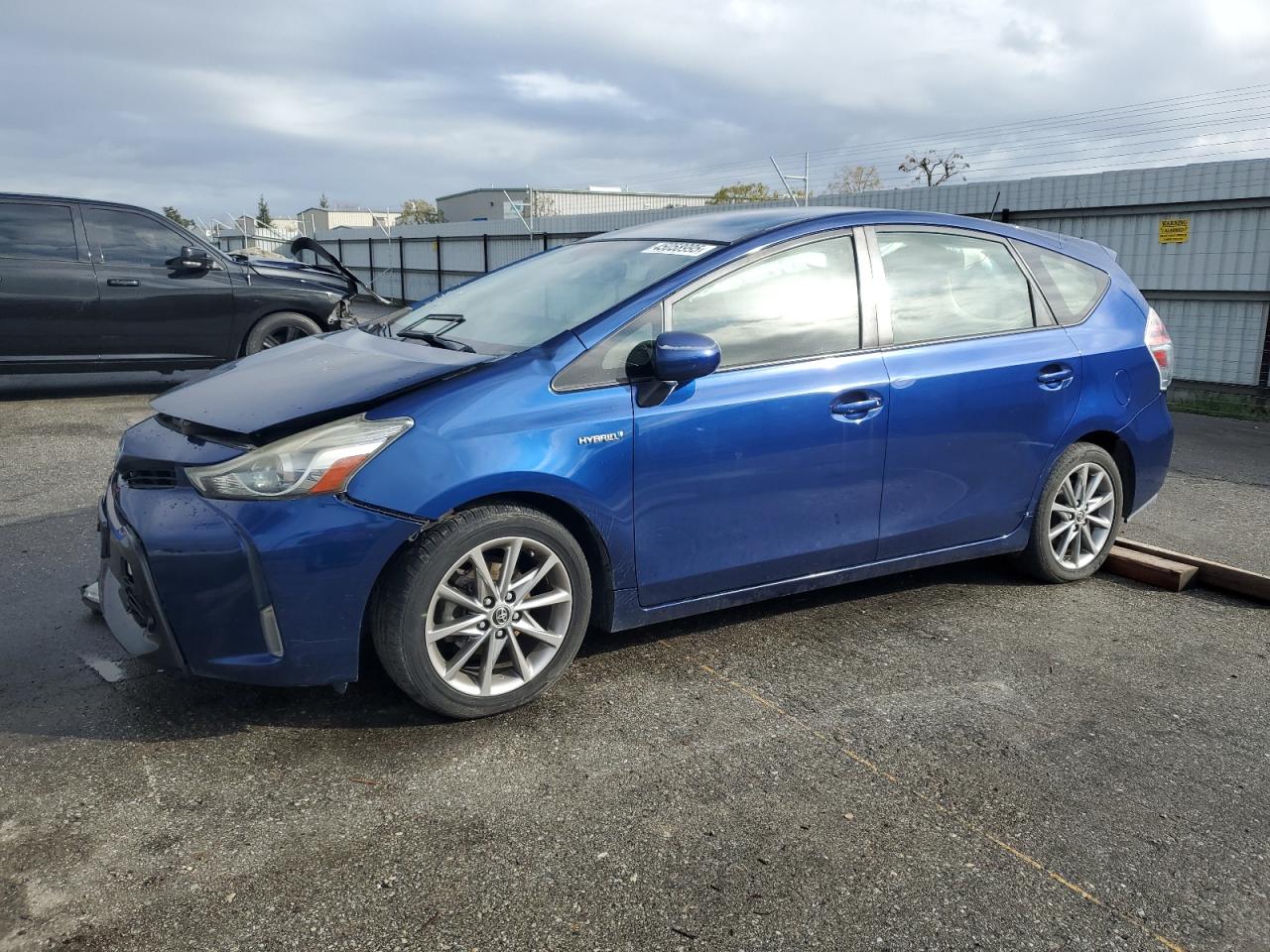 TOYOTA PRIUS V 2015