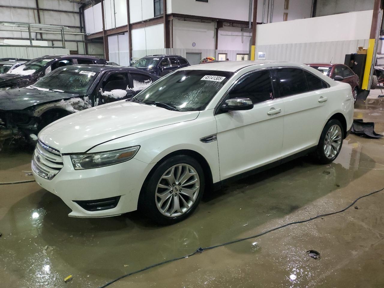 FORD TAURUS LIM 2017