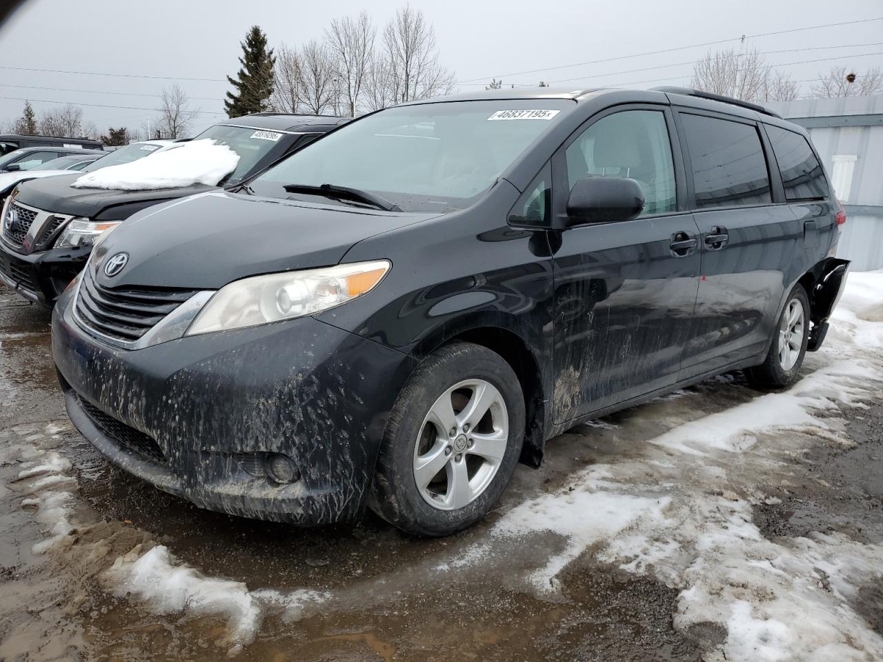 TOYOTA SIENNA LE 2014