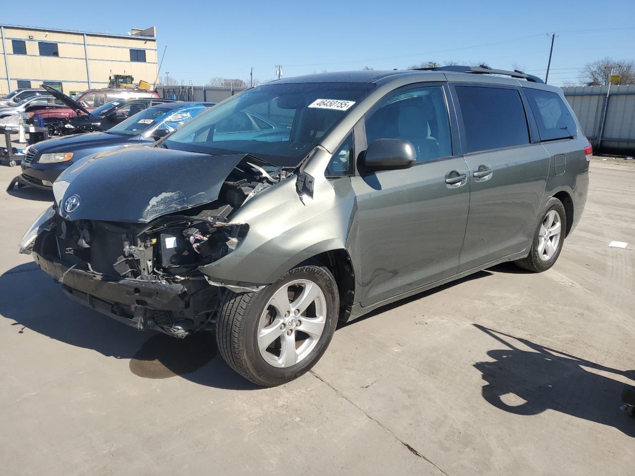 TOYOTA SIENNA LE 2013