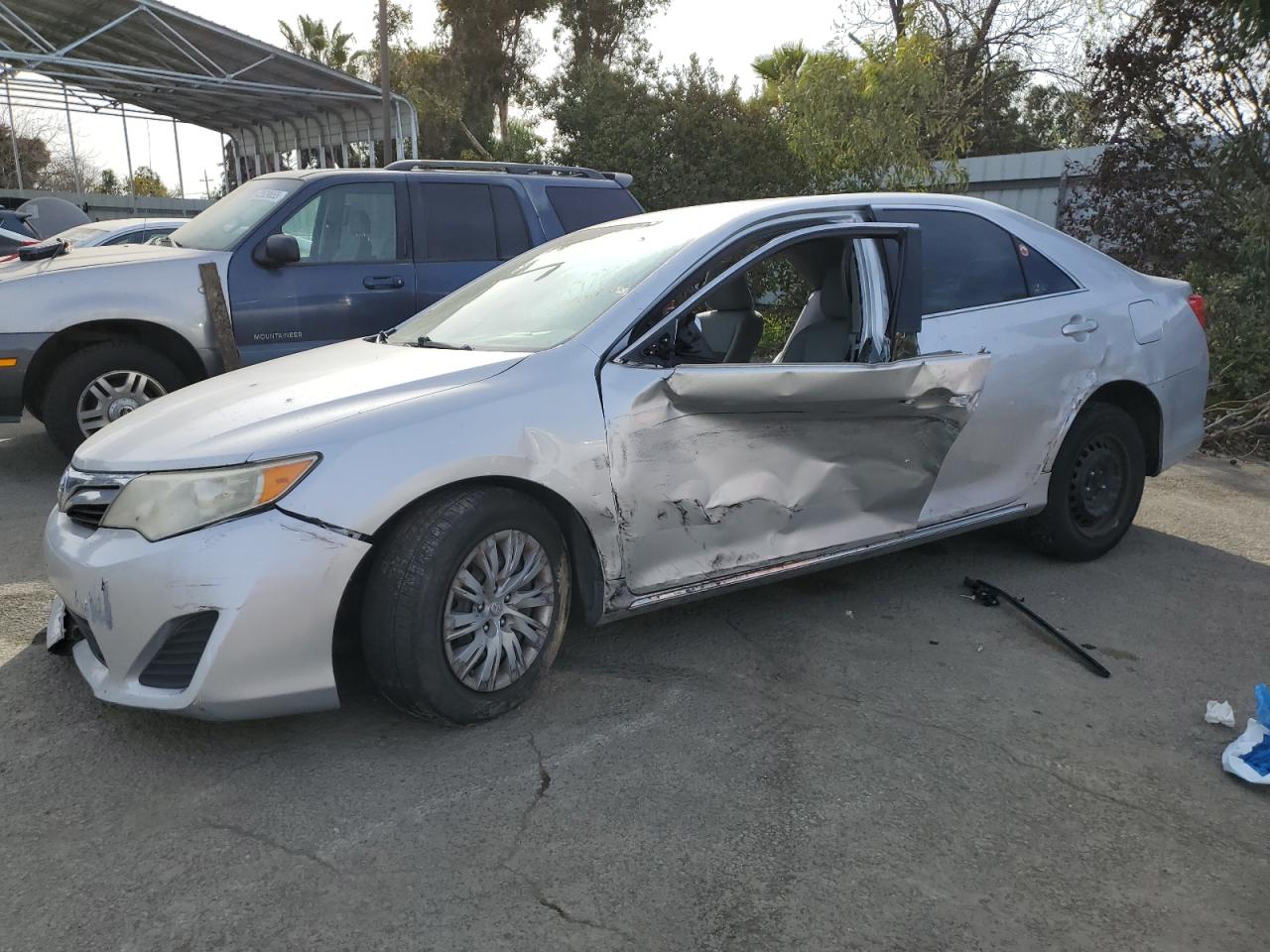 TOYOTA CAMRY BASE 2012