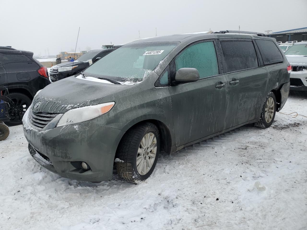TOYOTA SIENNA XLE 2013
