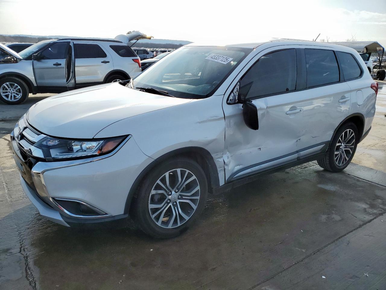 MITSUBISHI OUTLANDER 2016