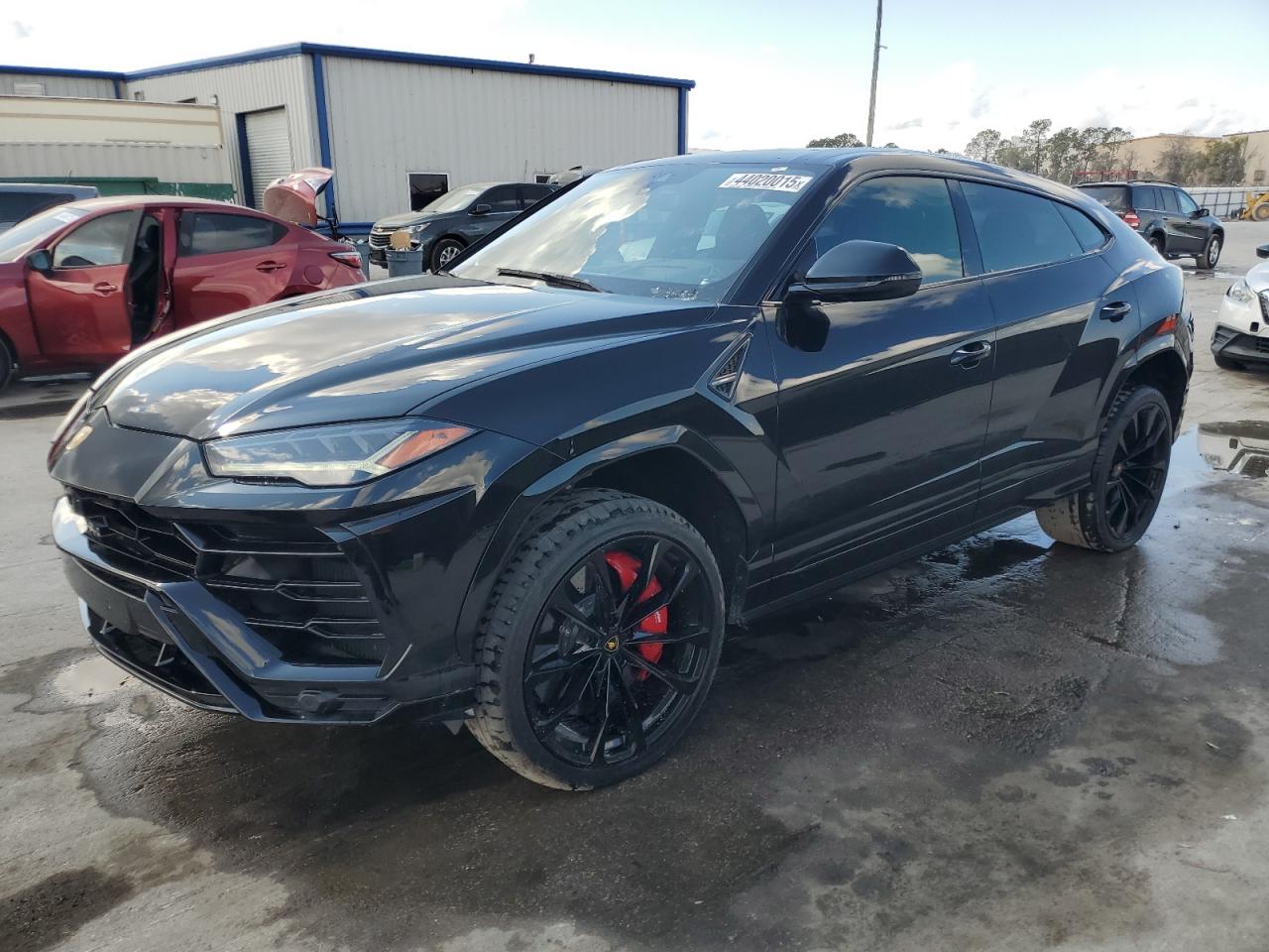 LAMBORGHINI URUS 2022