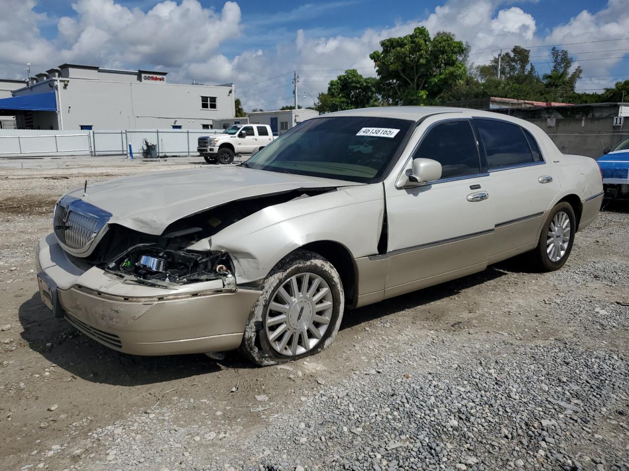 LINCOLN TOWN CAR E 2004