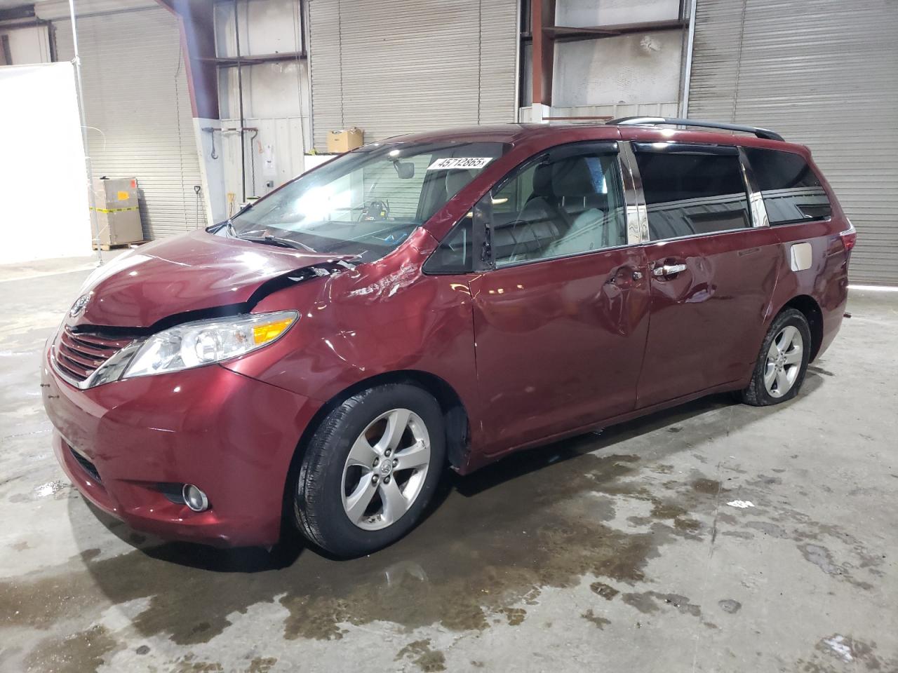 TOYOTA SIENNA LE 2015