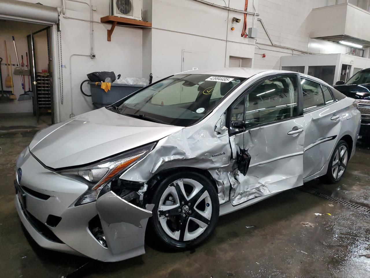 TOYOTA PRIUS 2017