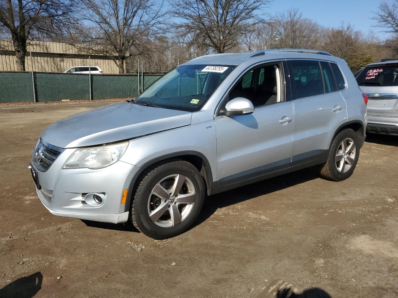 VOLKSWAGEN TIGUAN S 2010