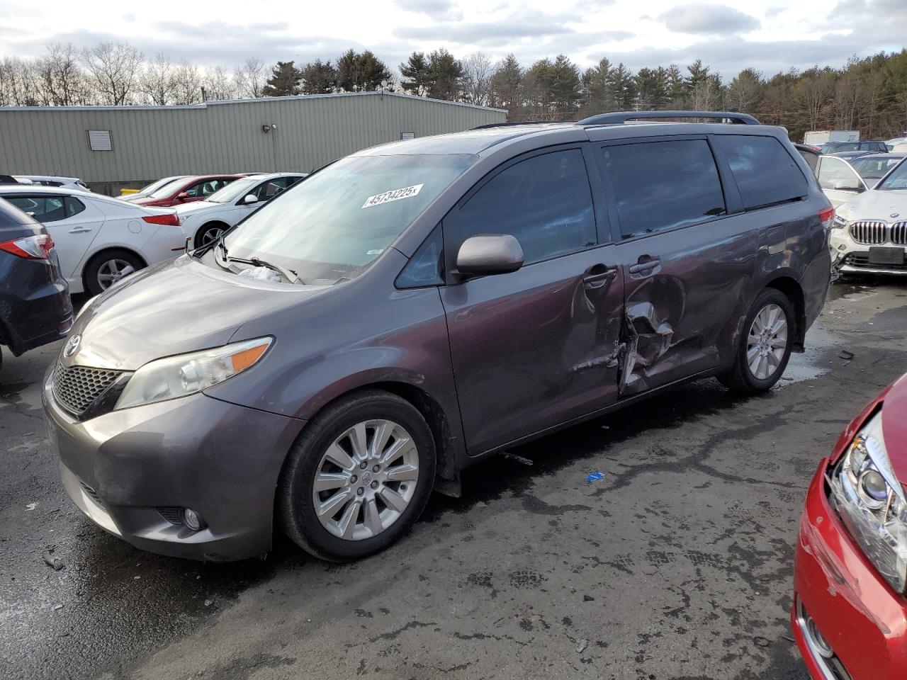 TOYOTA SIENNA XLE 2013