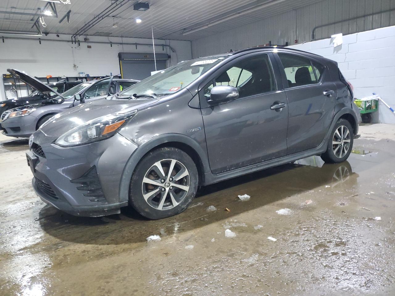 TOYOTA PRIUS C 2018