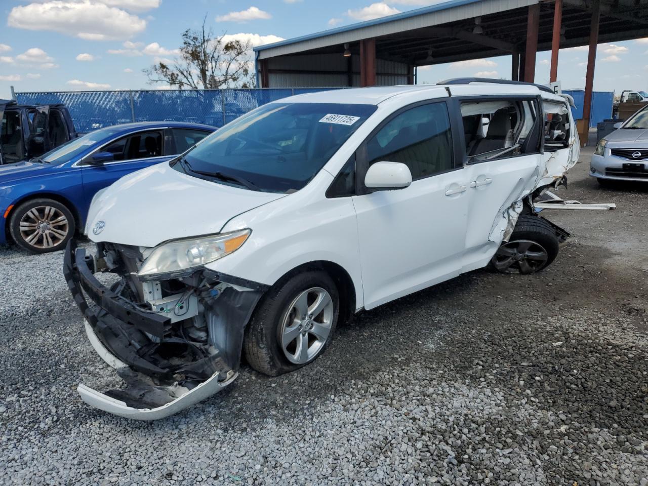 TOYOTA SIENNA LE 2013