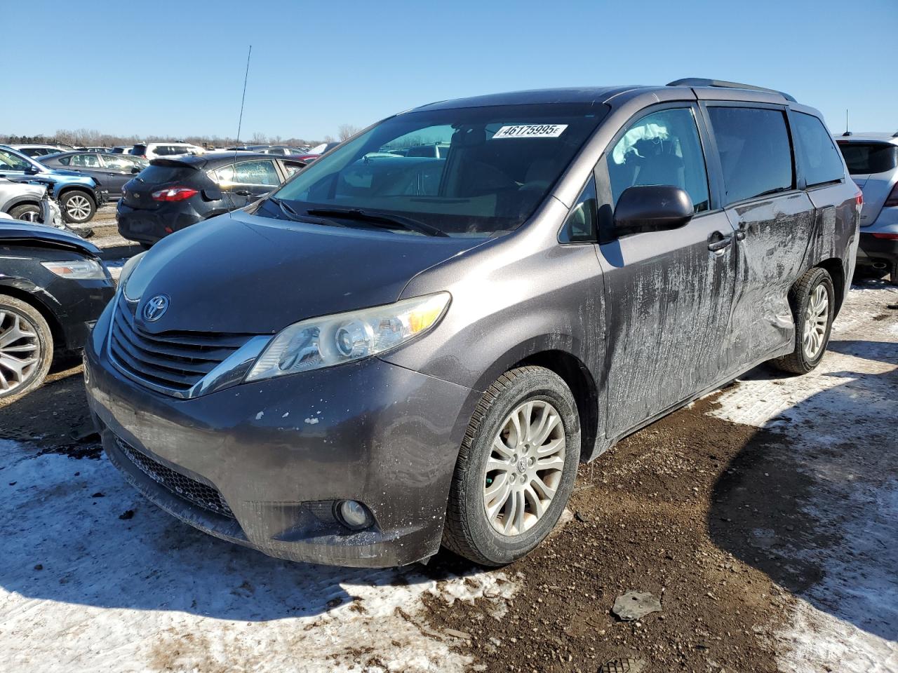 TOYOTA SIENNA XLE 2013