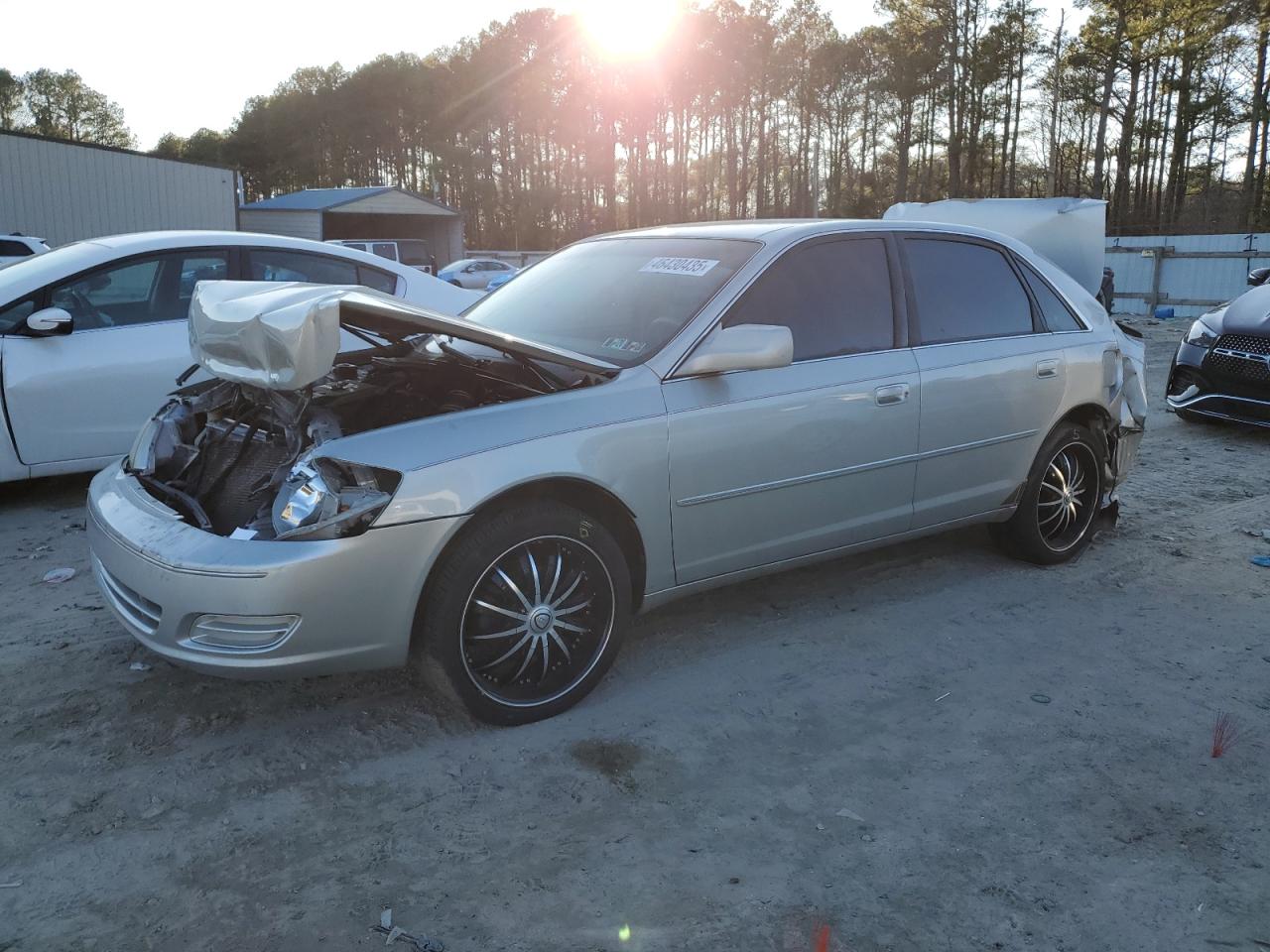 TOYOTA AVALON XL 2001