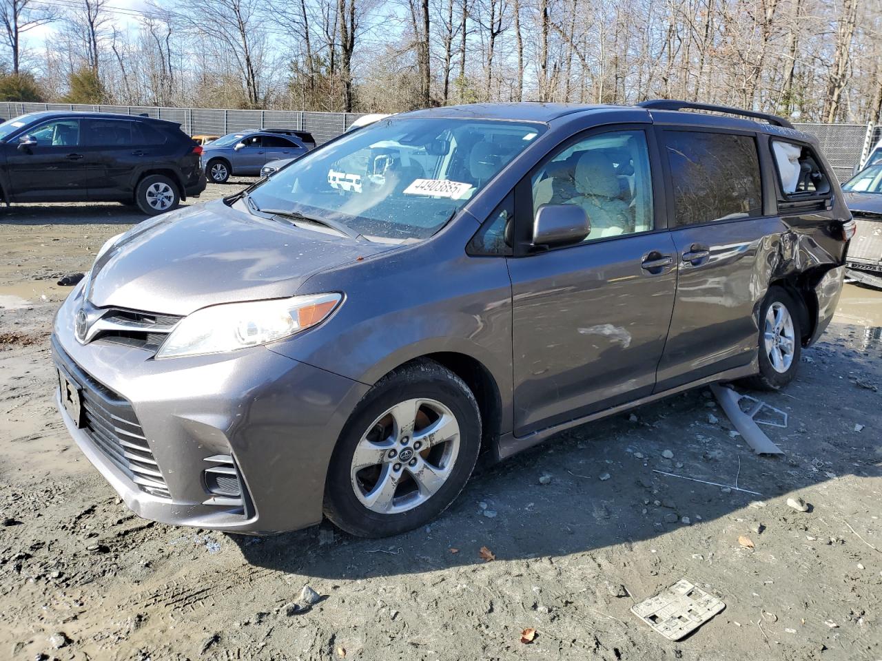 TOYOTA SIENNA LE 2018
